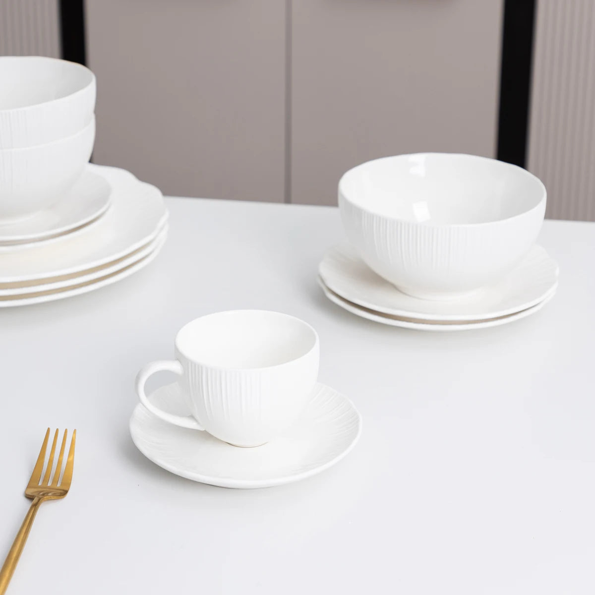 12/20-Piece Porcelain Dinner Set Elegant White Ceramic Bowl and Plate Set for Household Kitchen Premium Tableware Suit